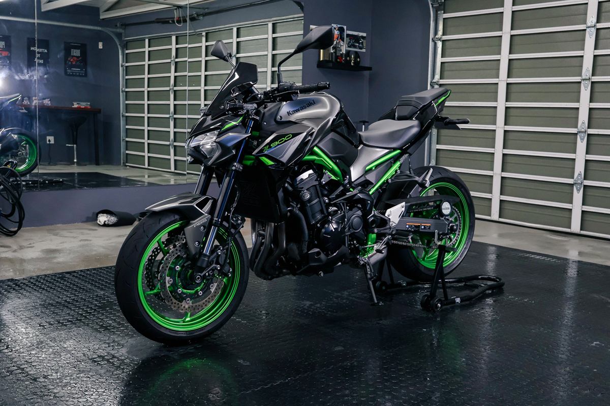Kawasaki Z900 side profile on a wet studio floor